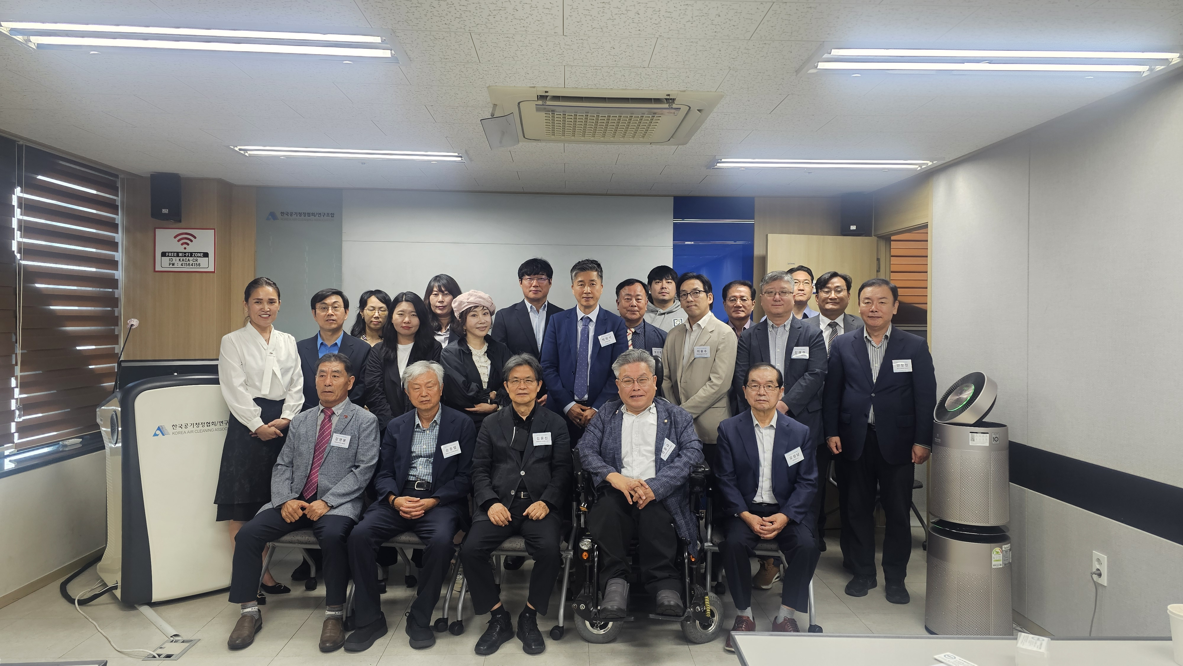 세계맑은공기기후연맹 위촉 행사 참석자 단체사진